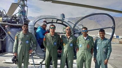 लद्दाख: लापता इतालवी ट्रेकर का शव मिला, वायुसेना ने घायल पर्वतारोही को किया रेस्क्यू ladakh news: Body of missing Italian trekker found in Ladakh IAF rescues injured mountaineer