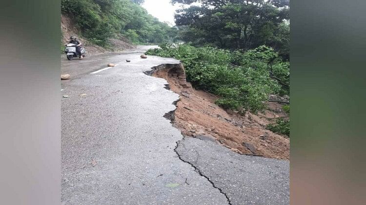 Himachal Rains: Roads blocked, 1800 routes of Himachal Road Transport Corporation affected