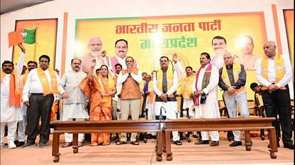MP News: तीन सेवानिवृत्त आईएएस, पूर्व जज, कांग्रेस और जयस के कई पदाधिकारी भाजपा में शामिल MP News: Three retired IAS, former judge, many office bearers of Congress and Jais join BJP