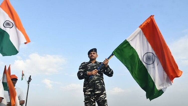 Jammu and Kashmir: LG Manoj Sinha flags off Tiranga Rally in Srinagar, Celebrates Azadi Ka Amrit Mahotsav
