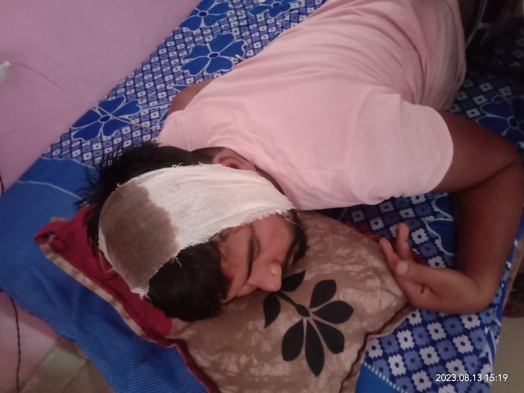 Bihar News :  rjd satta woman activist thrashes CHC doctor in siwan.bihar police.jila Parishad member
