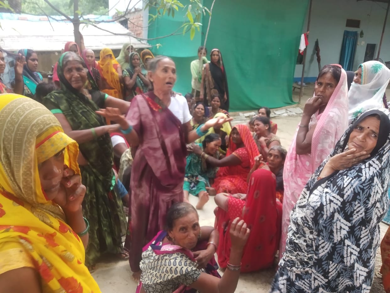 Bhadohi Crime Youth killed with sharp weapon, sensation spread, body found in paddy field