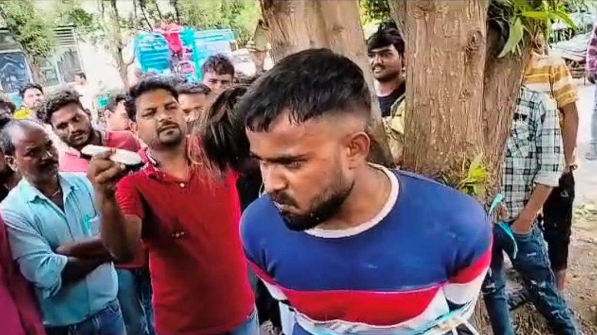 Hair cut by catching thieves who went to cut cable wire in under construction house, thieves also lodged FIR