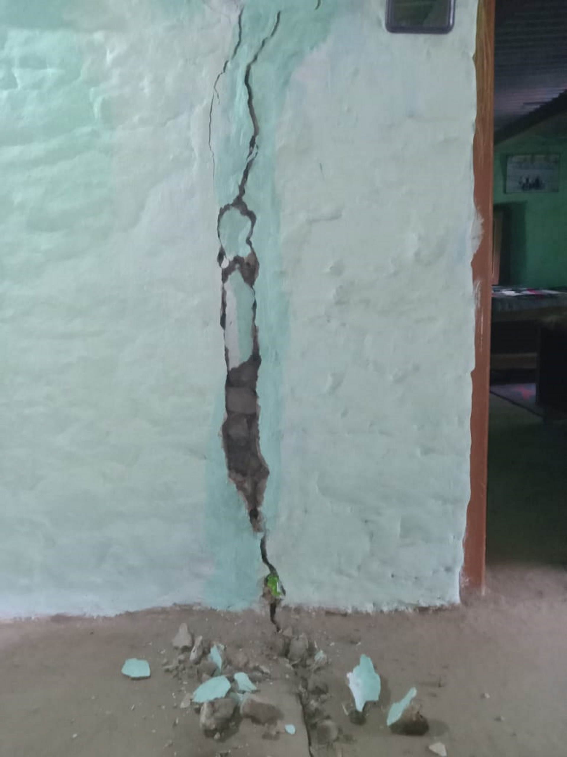Uttarakhand Weather Update: Cracks in Devrana Village Of Yamkeshwar Pauri Heavy Rainfall News in Hindi