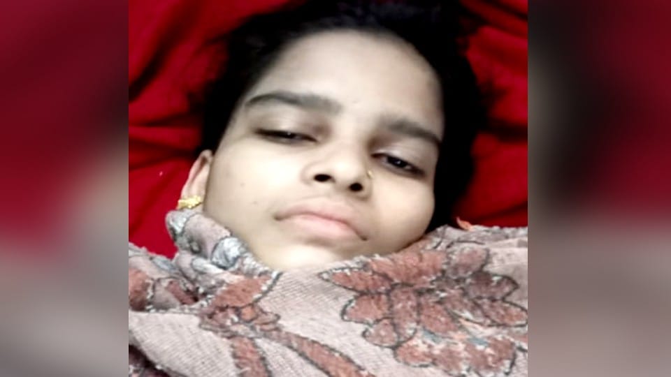girl tried to commit suicide by jumping into the river in bareilly