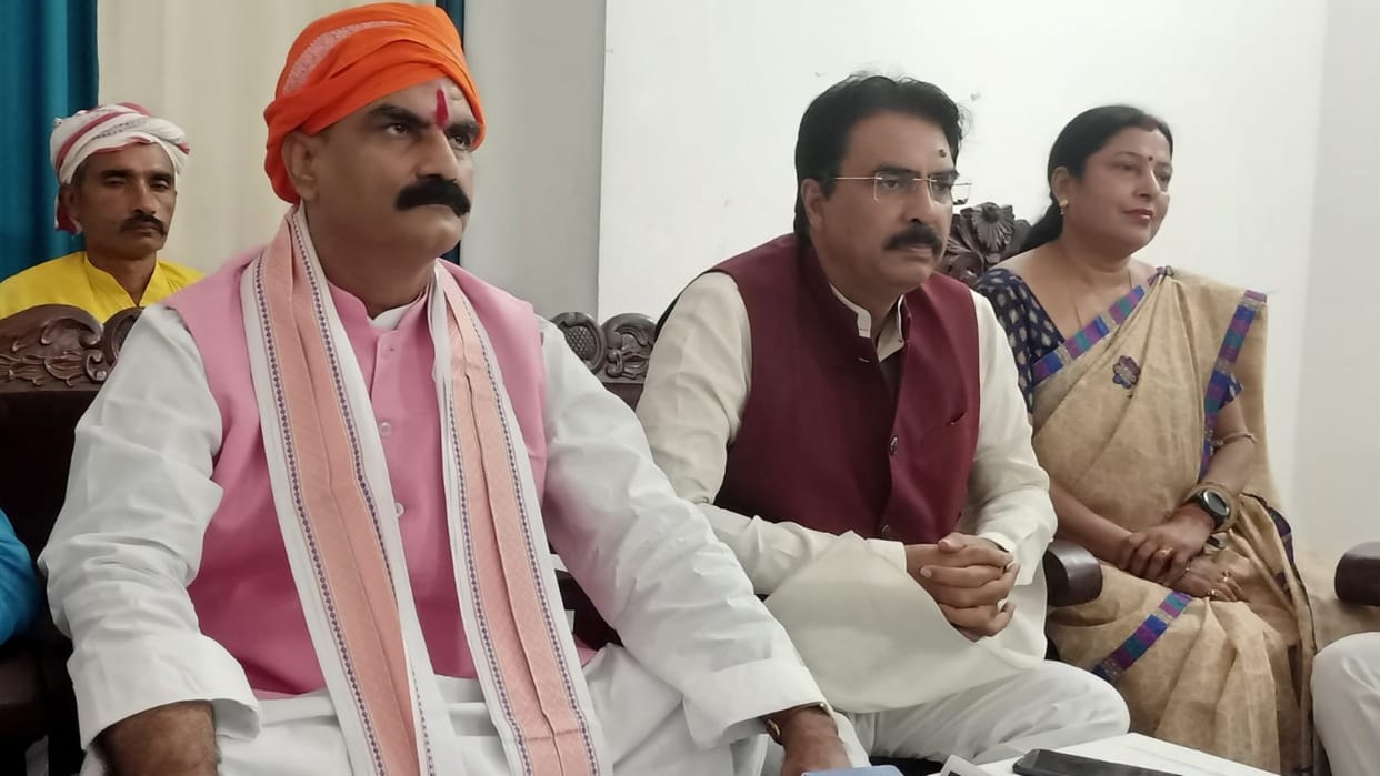 Gopal ji Thakur says if govt gives right land, I will get foundation stone of Darbhanga AIIMS done in an hour