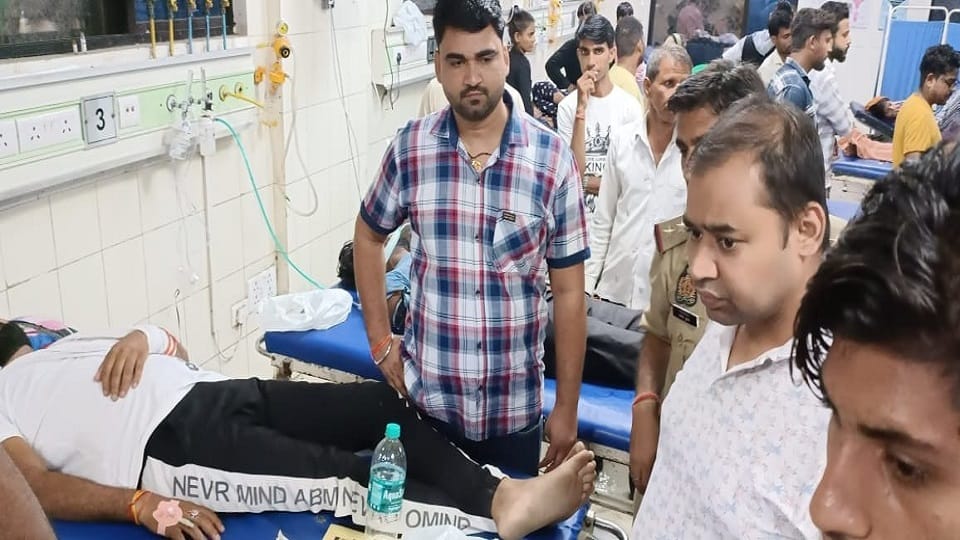 Max collided with Kanwariyas, three injured