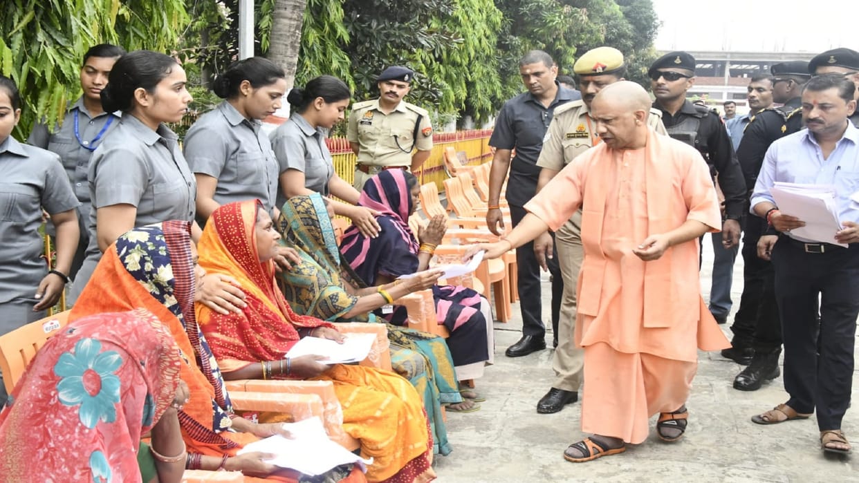Chief Minister Yogi Adityanath listen to problems of Many people in Janta Darbar