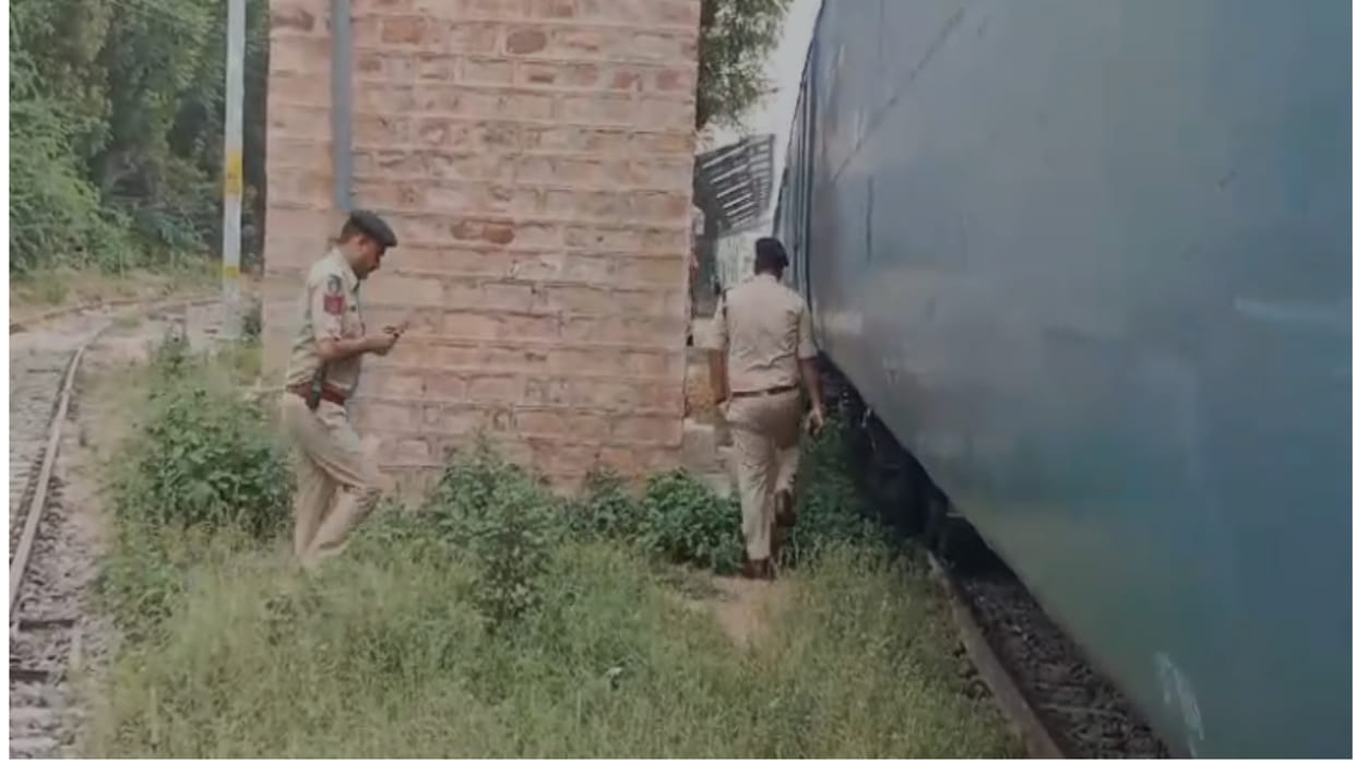 Jodhpur Crime News There was a stir in the city after the half dead body of a woman was found.