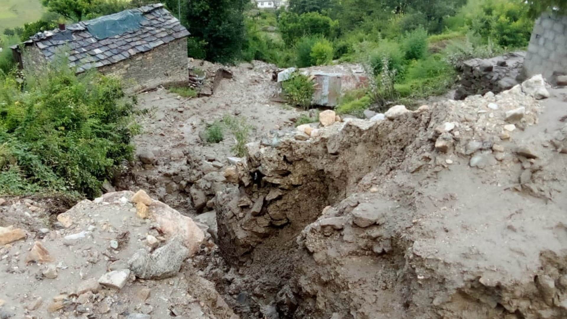 Uttarakhand Weather News: IMD Red Alert Heavy Rain in Dehradun, Tehri and Almora Landslides Updates in Hindi