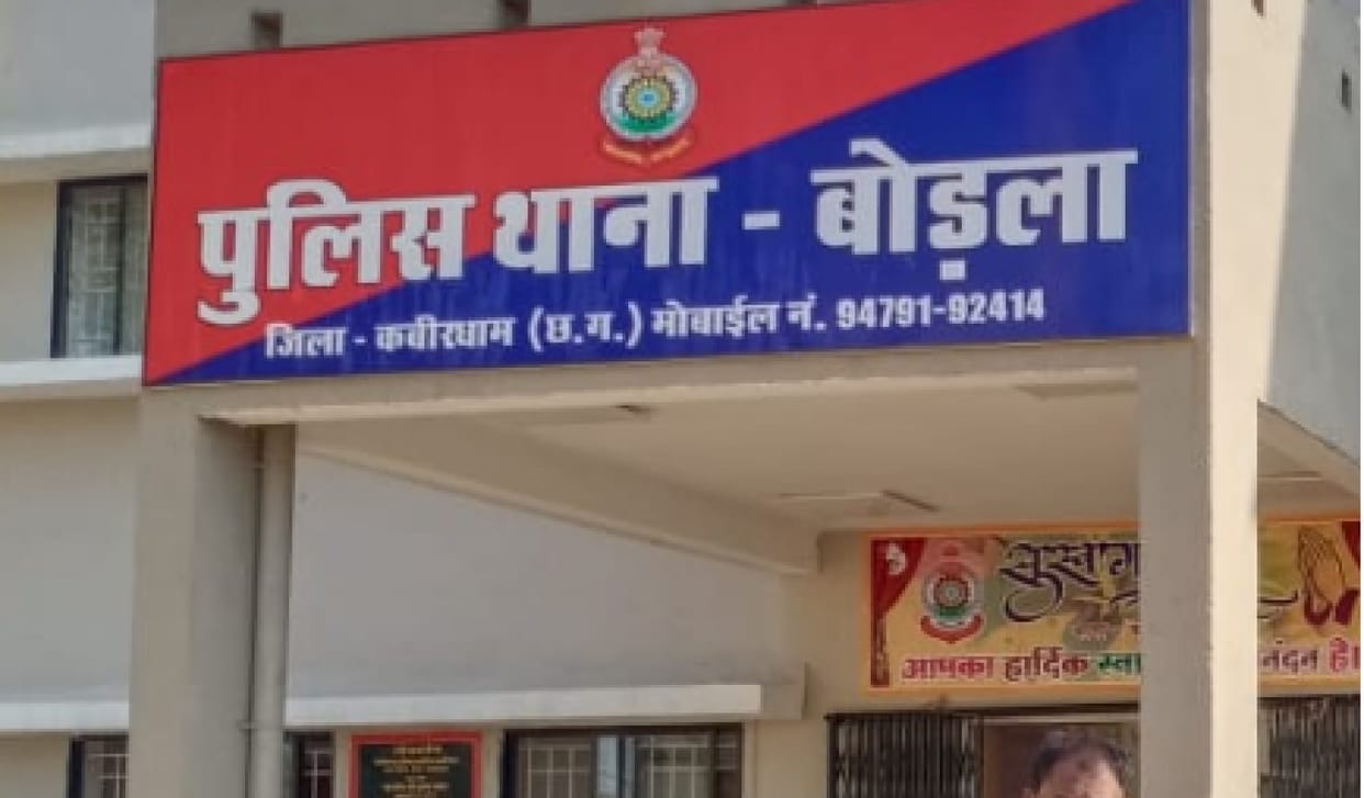 Youth dies after bike and Dial 112 vehicle collision in Kabirdham
