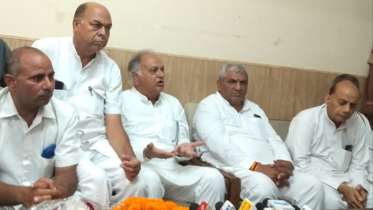 Haryana: Former Assembly Speaker said - Manoharlal did not play the role of CM, became a RSS campaigner