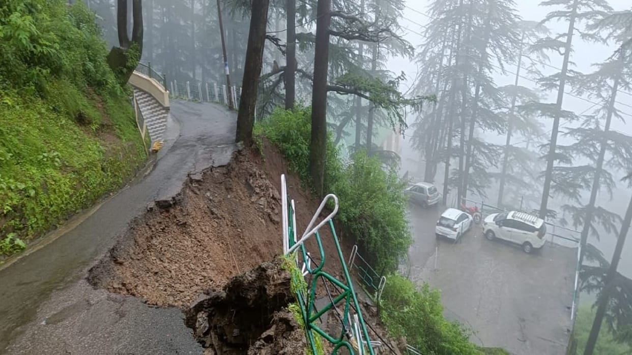Himachal Weather Update IMD Rainfall Alert solan bilaspur Shimla Landslide Road closed News in Hindi