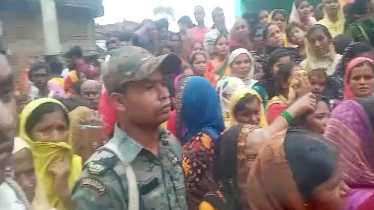 Person who was sleeping in house was killed by criminals by slitting his throat in Jamui