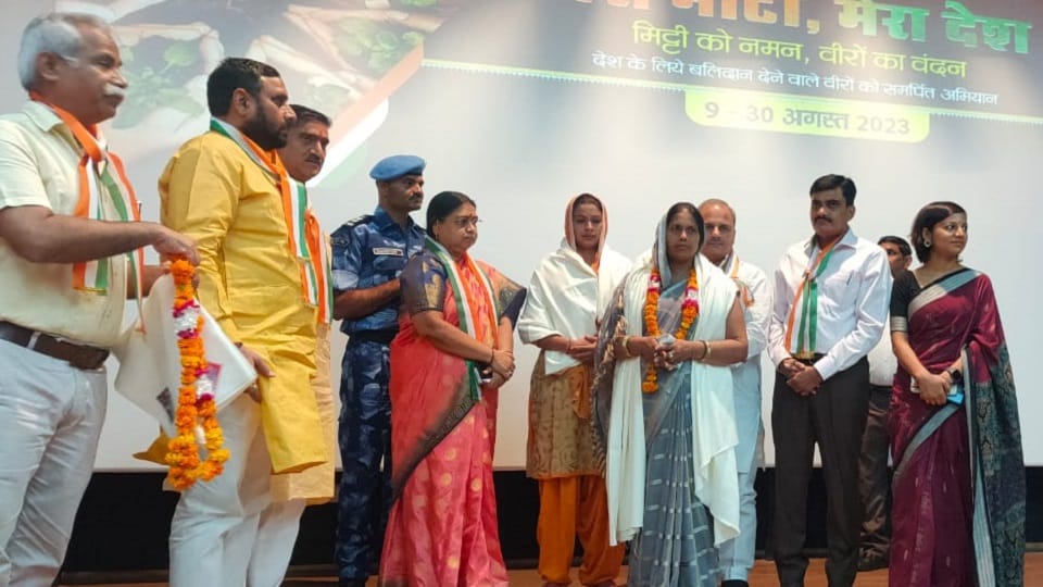 75 freedom fighters, relatives of brave martyrs honored