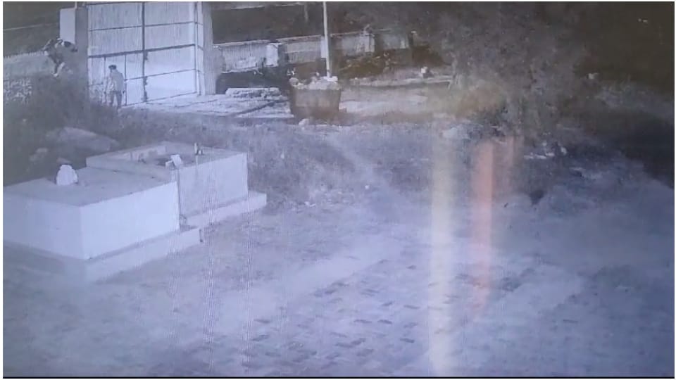 Thieves entered Pali famous religious place Naga Baba Bagichi saints made noise and fled