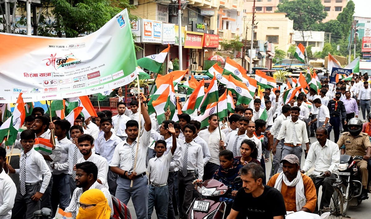 Maa Tujhe Pranam: Patriotic songs echoed in the Tricolor Yatra, flowers showered at every step