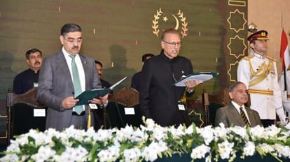 Pakistan: पाकिस्तान के आठवें कार्यवाहक प्रधानमंत्री बने अनवर उल हक काकर, राष्ट्रपति आरिफ अल्वी ने दिलाई शपथ Anwarul Haq Kakar sworn in as Pakistan's caretaker Prime Minister