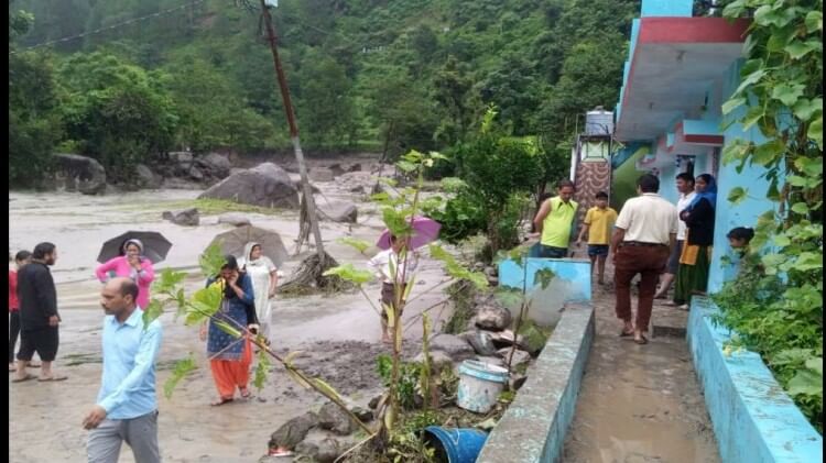 Uttarakhand Weather Update: Cloudburst Chamoli River Flood Landslide, Houses Vehicles Buried Under Debris