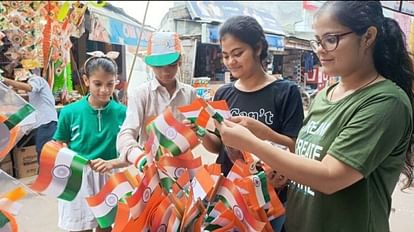 markets were seen in colors of tricolor day before Independence Day in Mainpuri