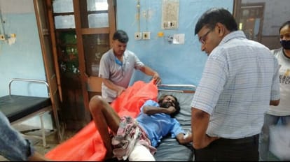 किराया ले लो, यहां से चले जाओ: हैलट में भर्ती रोगी को गेट पर छोड़ा, मरीज के दो वीडियो आए सामने, मामला उलझा Left the patient admitted in Kanpur Halat at gate admitted again after commotion