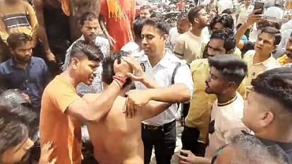 Video Viral: Young man slapped for molesting girl in Moradabad, public made sit ups