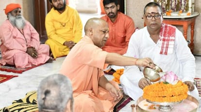 Sawan 2023 CM Yogi did Rudrabhishek in gorakhnath