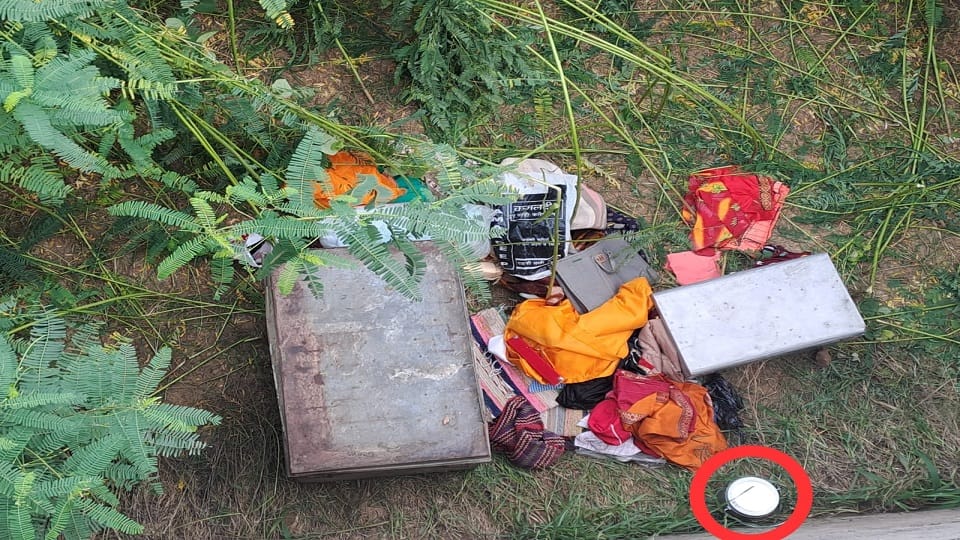 Thief stolen Such things were from house along with gold and silver ornaments landlord confused
