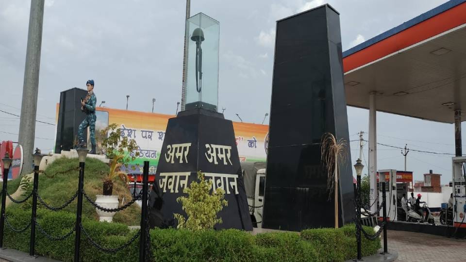 BJP organized meeting at Martyrs Memorial on occasion of India partition commemoration In Agra