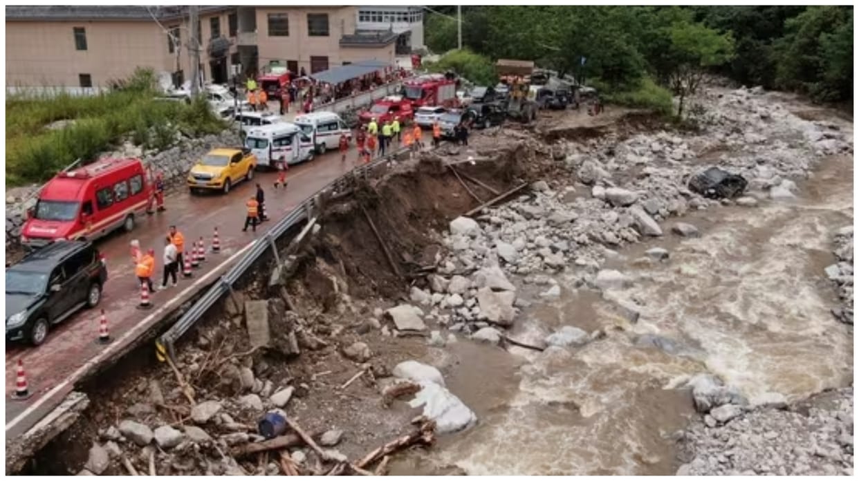 China News Heavy Rain in Xian Mountains Region Hit By Floods 21 Dead 6 Others Missing
