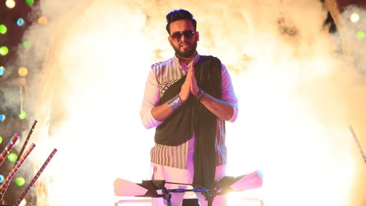 Bigg Boss OTT 2 Grand Finale Live Updates Winner Price Money Elvish Yadav vs Abhishek Malhan News in Hindi