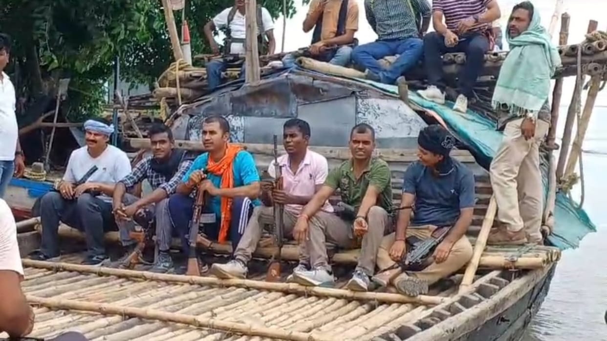Five illegal mini gun factories busted in police raid in Munger, huge amount of equipment recovered; FIR on 6