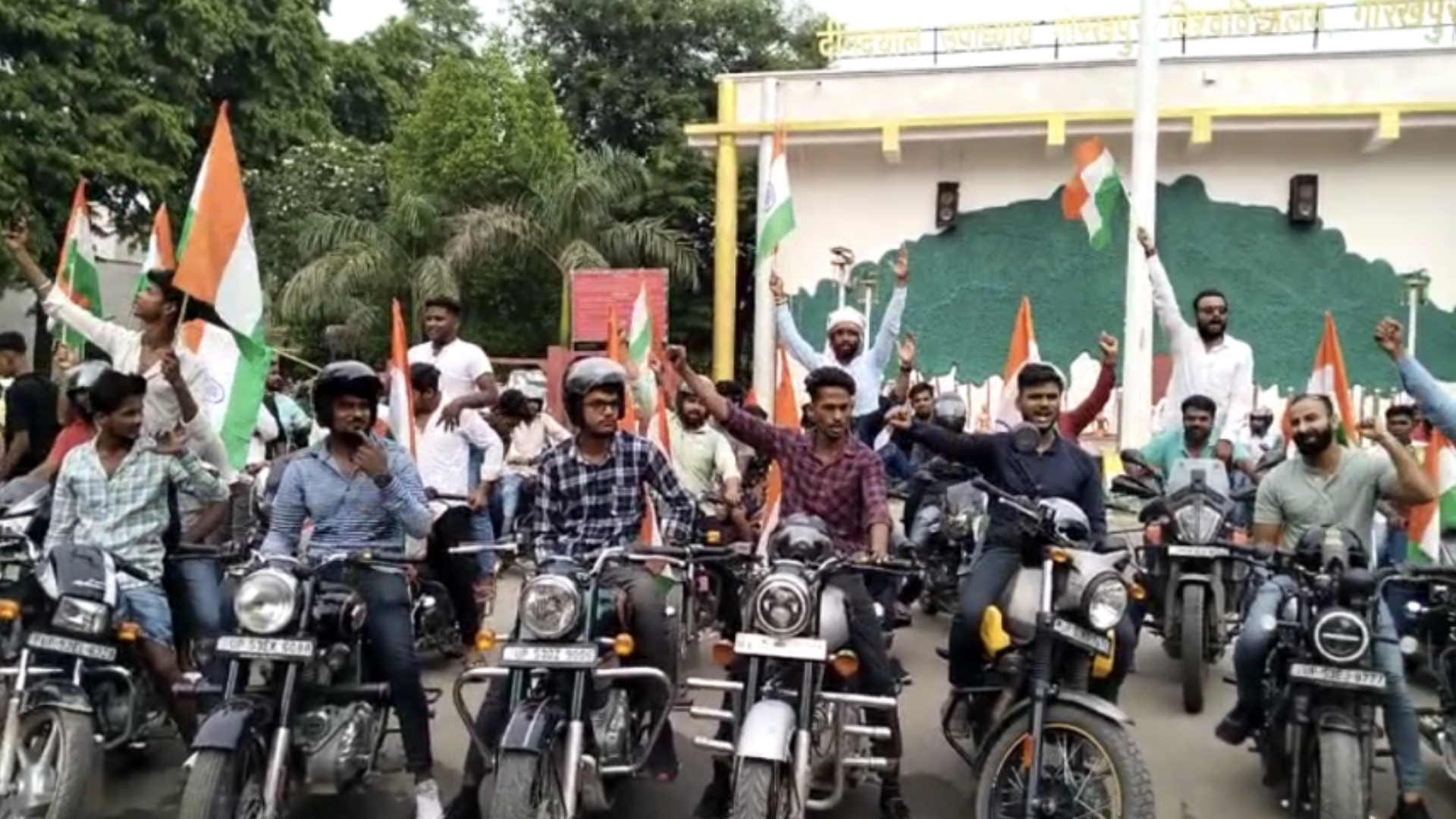 Bike rally showing patriotism from Gorakhpur University