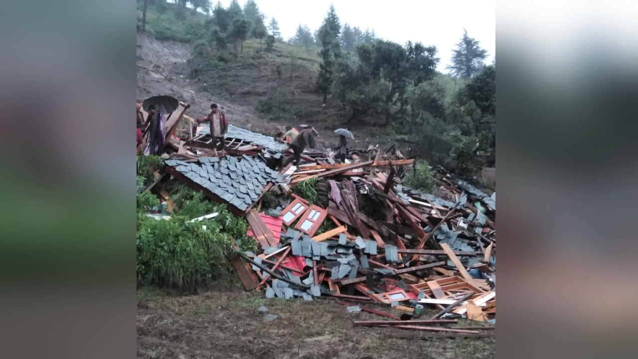 Himachal Rains,  roads and power transformers stalled due to cloudburst-landslides, many people died