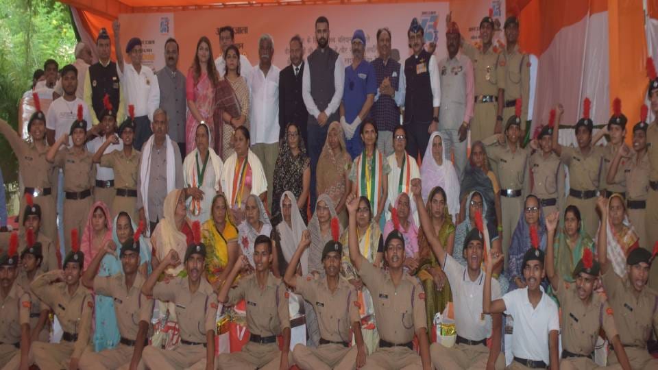 Veerangana Samman Ceremony was organized in Pili Kothi of Agra