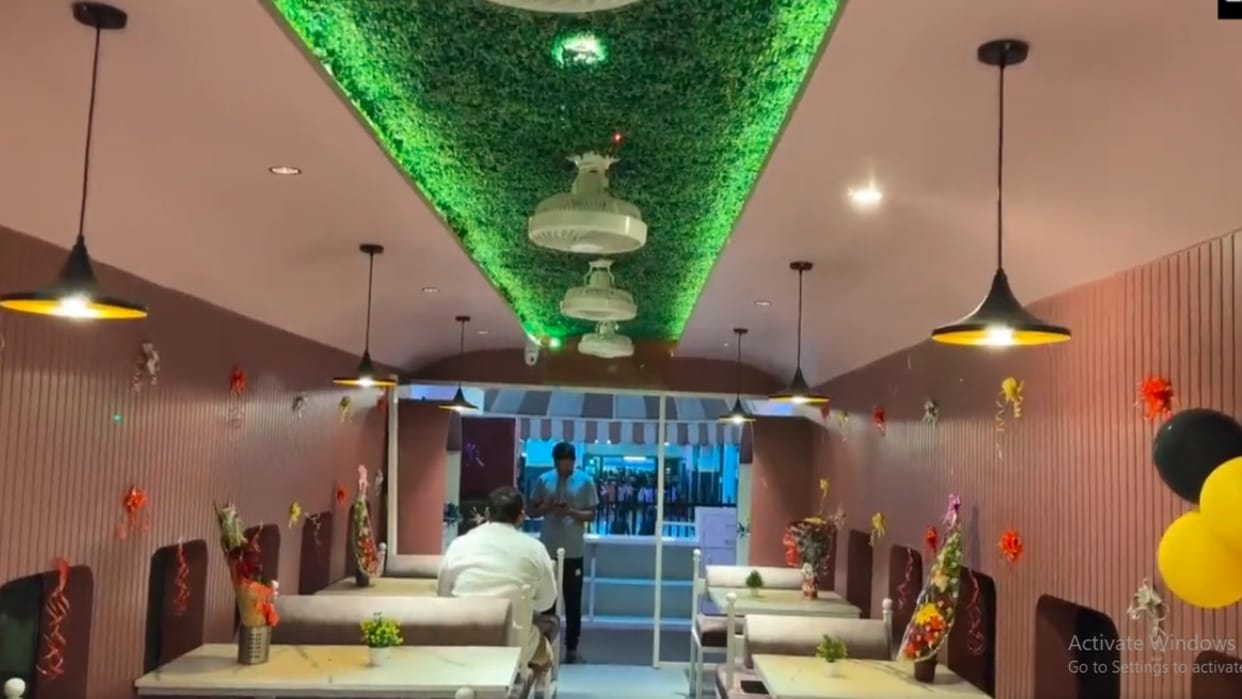 indian railways convert old train coaches into restaurants gets people praise in nasik