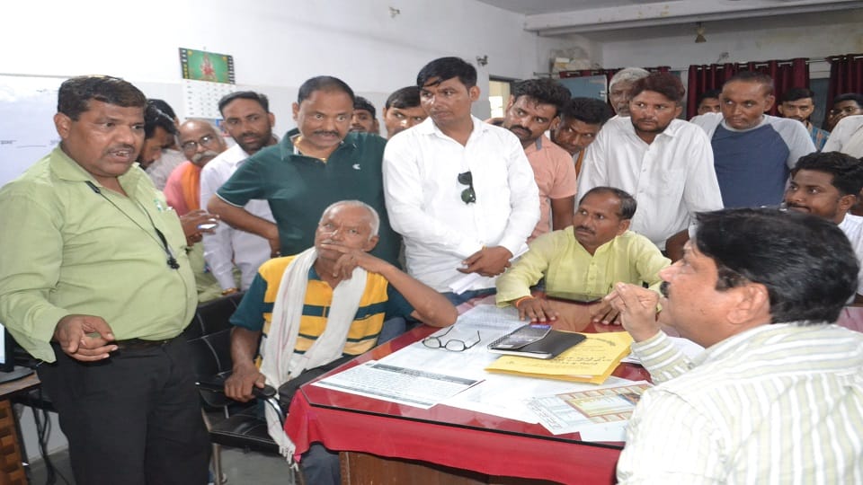 people angry on power crisis