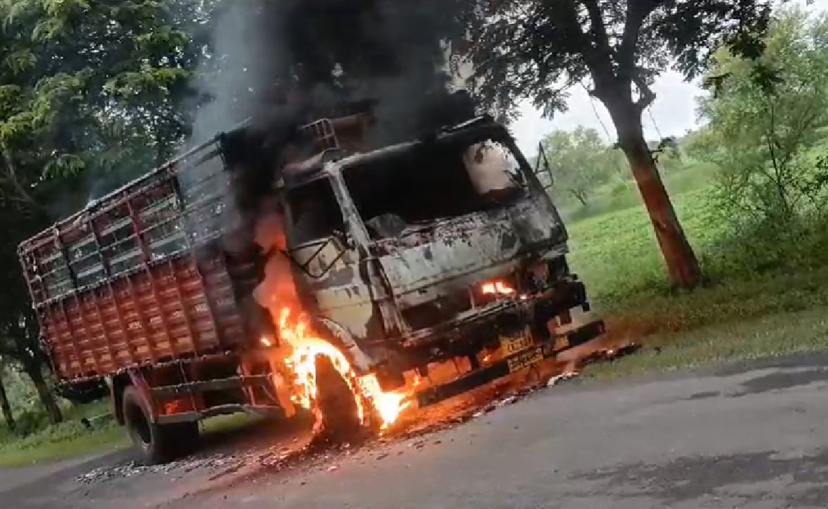 Truck caught fire while moving on highway in Kabirdham