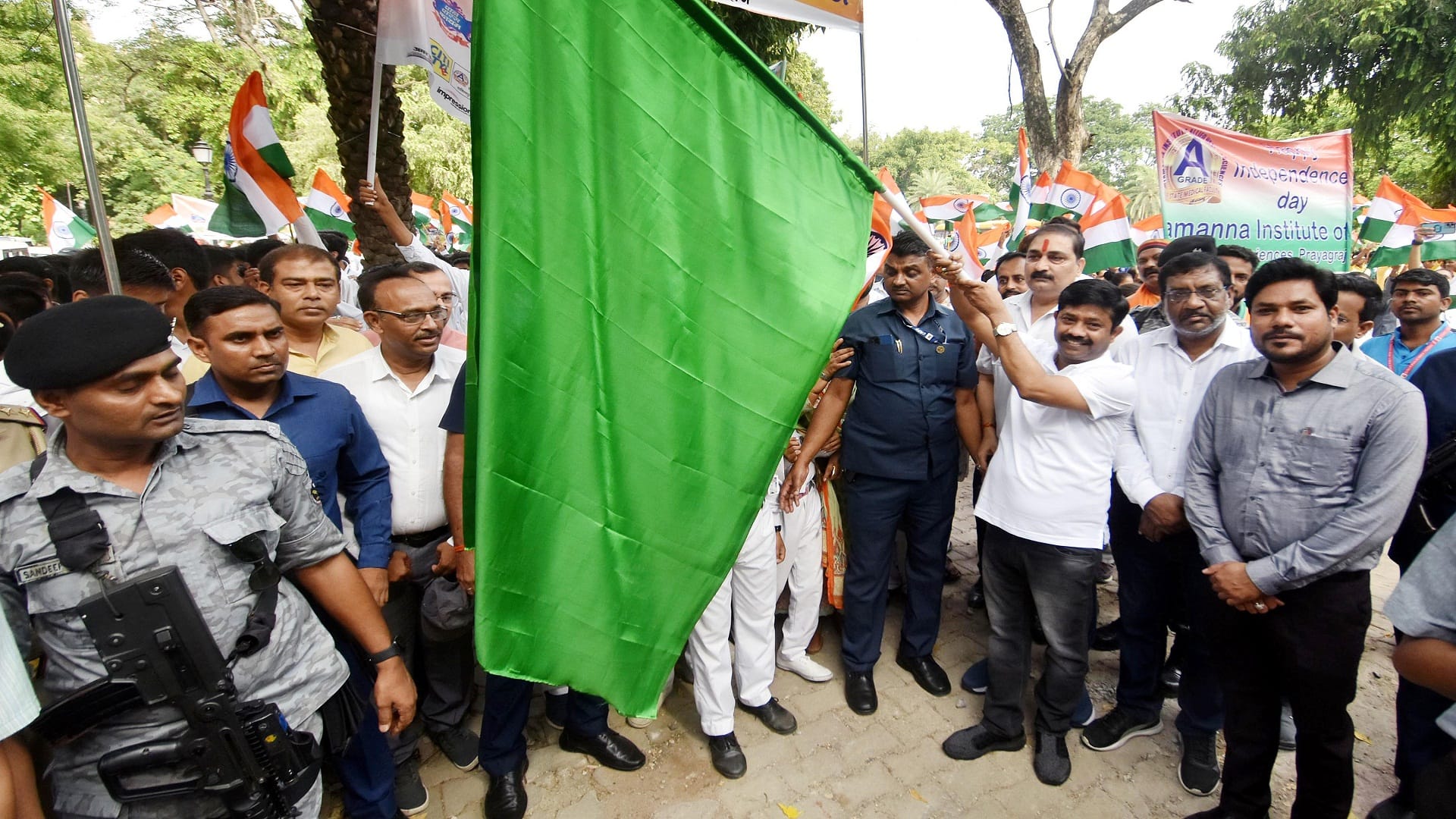 Maa Tujhe Pranam: The zeal and enthusiasm of patriotism was shown in the tricolor journey