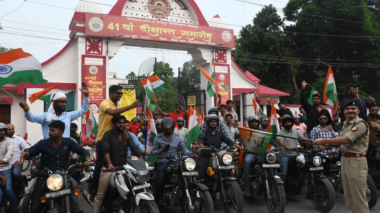 Bike rally showing patriotism from Gorakhpur University