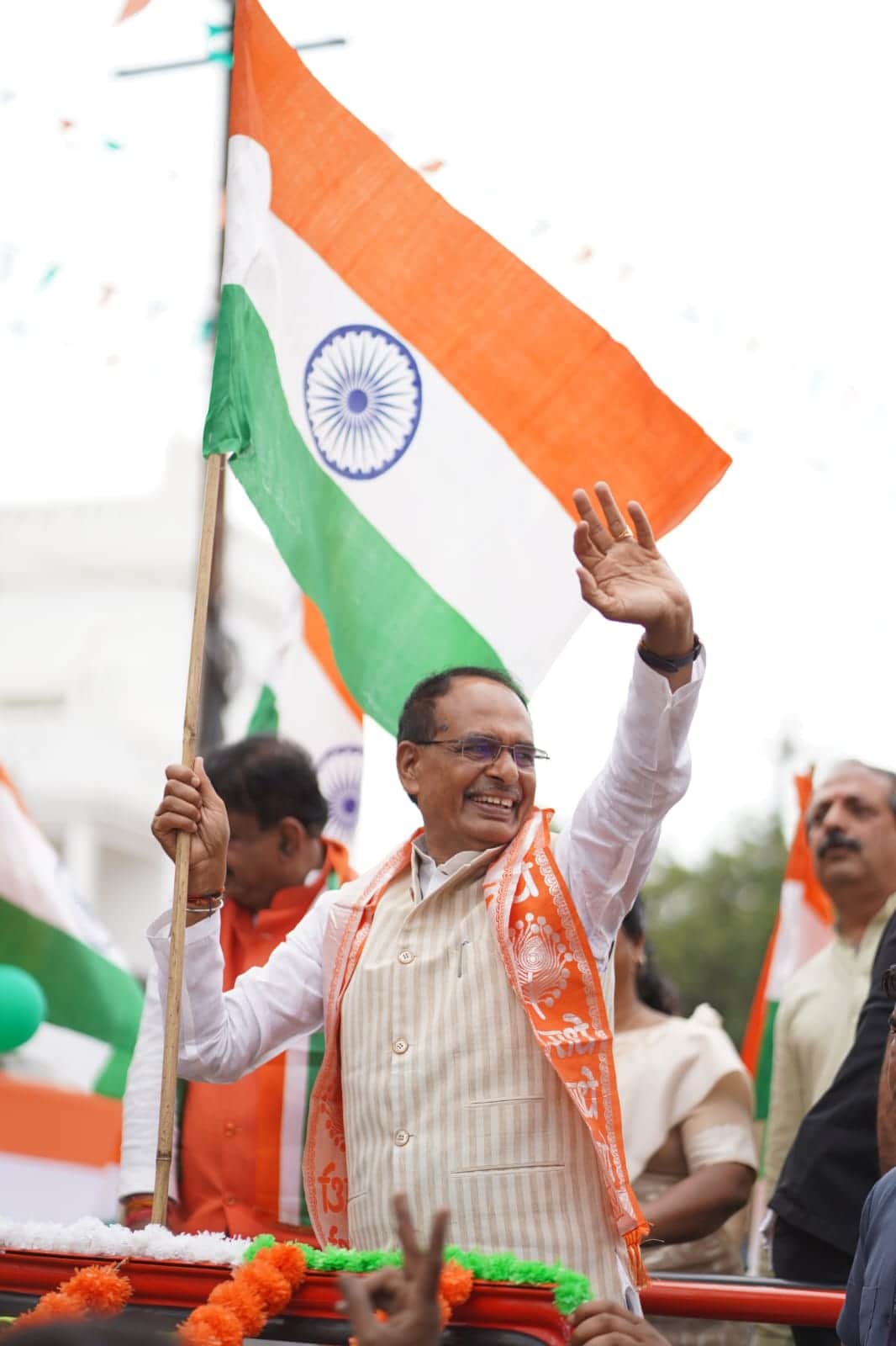 MP News: CM participated in the Tiranga Yatra in Bhopal, took the flag in his hand and said - it is a symbol o