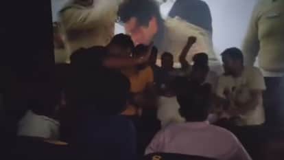 बागपत में गदर 2 शो के दौरान भिड़े दो गुट