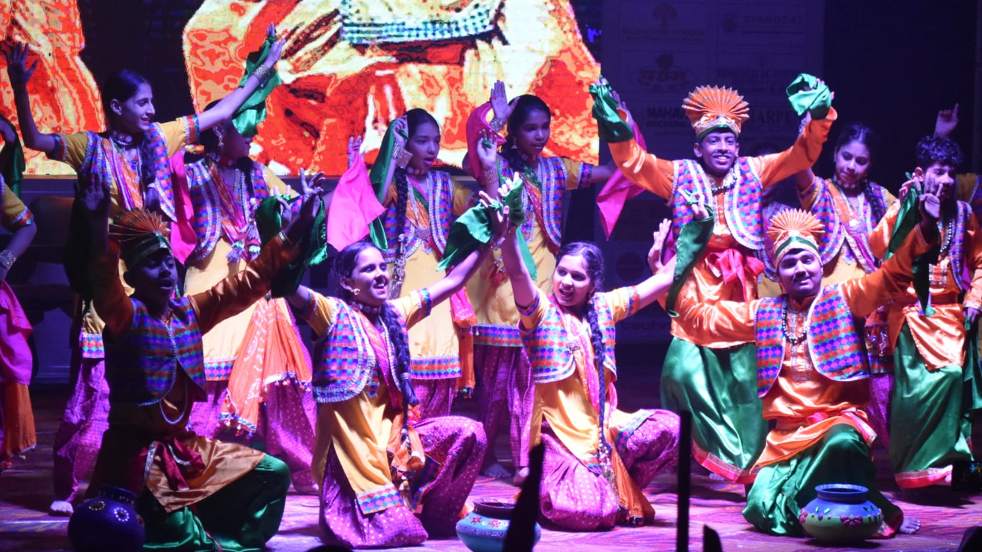 Amar Ujala Maa Tujhe Pranam: Children gave unique patriotic performances in a dance competition