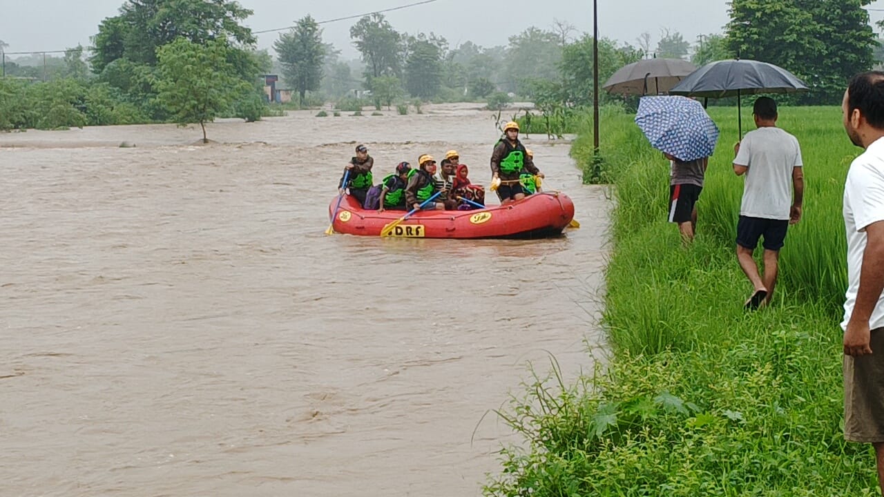 Dehradun Weather News five storey building of college collapsed water enters the resort after heavy rainfall