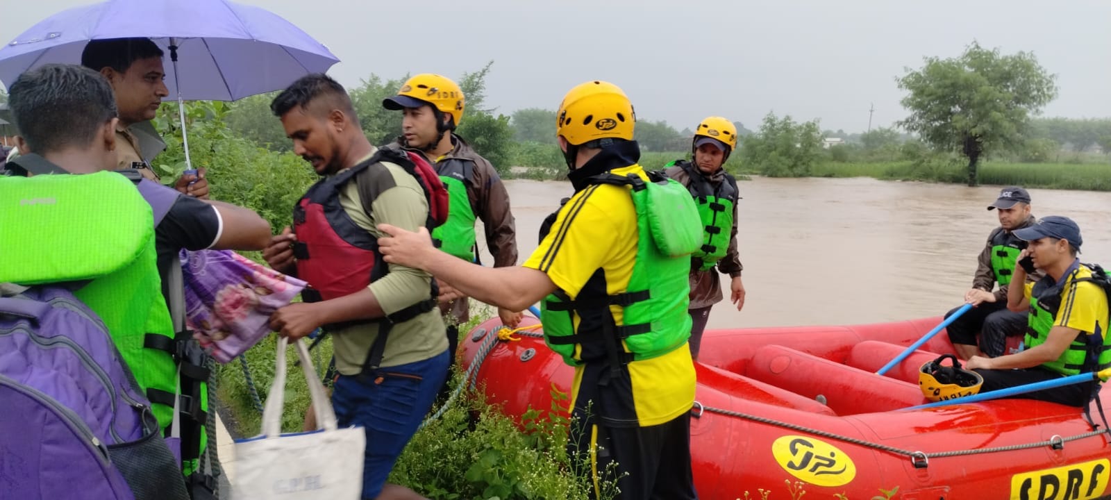 Dehradun Weather News five storey building of college collapsed water enters the resort after heavy rainfall