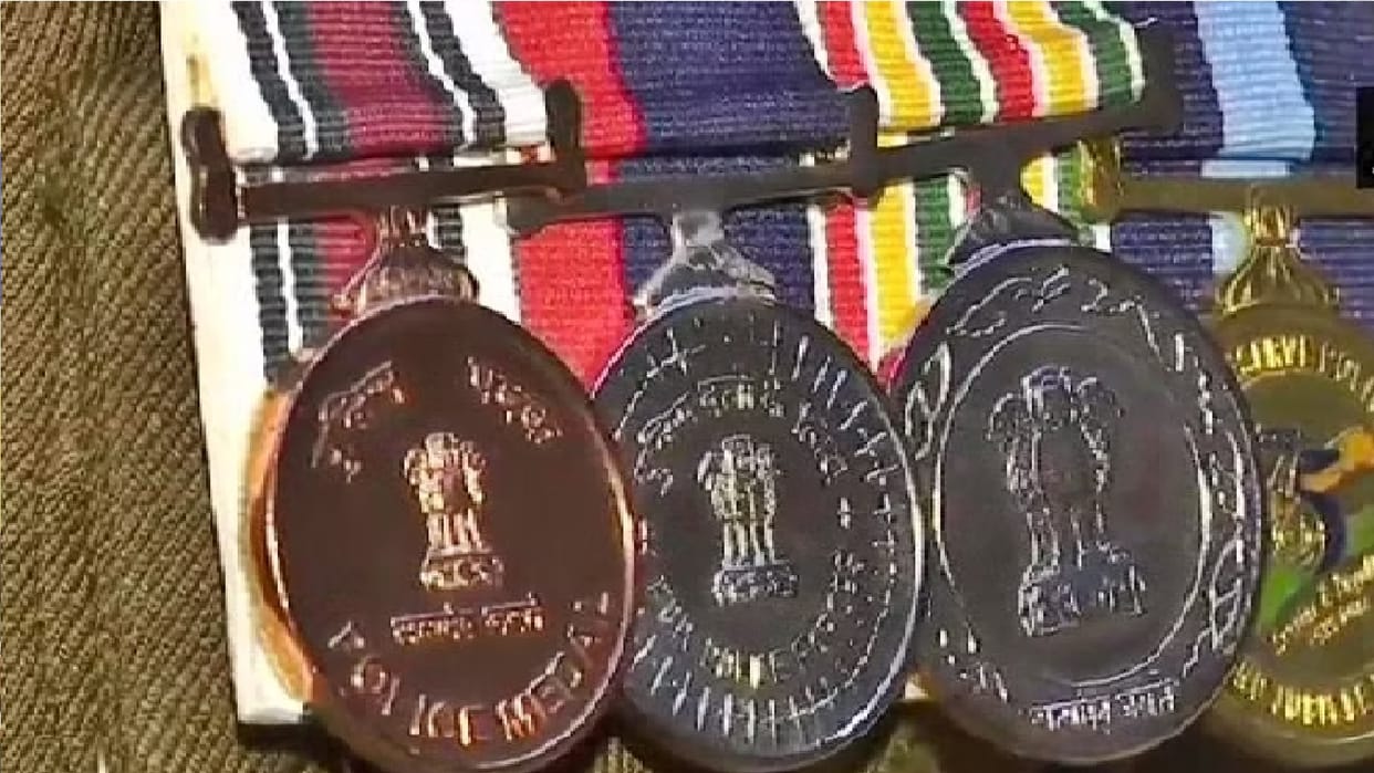 President medal to DIG Kamlochan; Gallantry medals to 24 policemen including IPS Mohit, 35 medals in CG