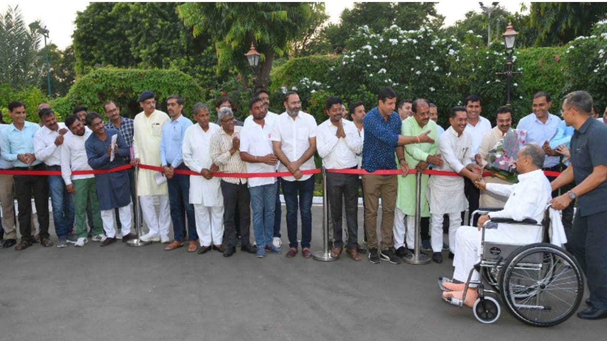 Rajasthan PTI teachers delegation met CM said 60 lakh participants will play in Rajiv Gandhi Olympic Games