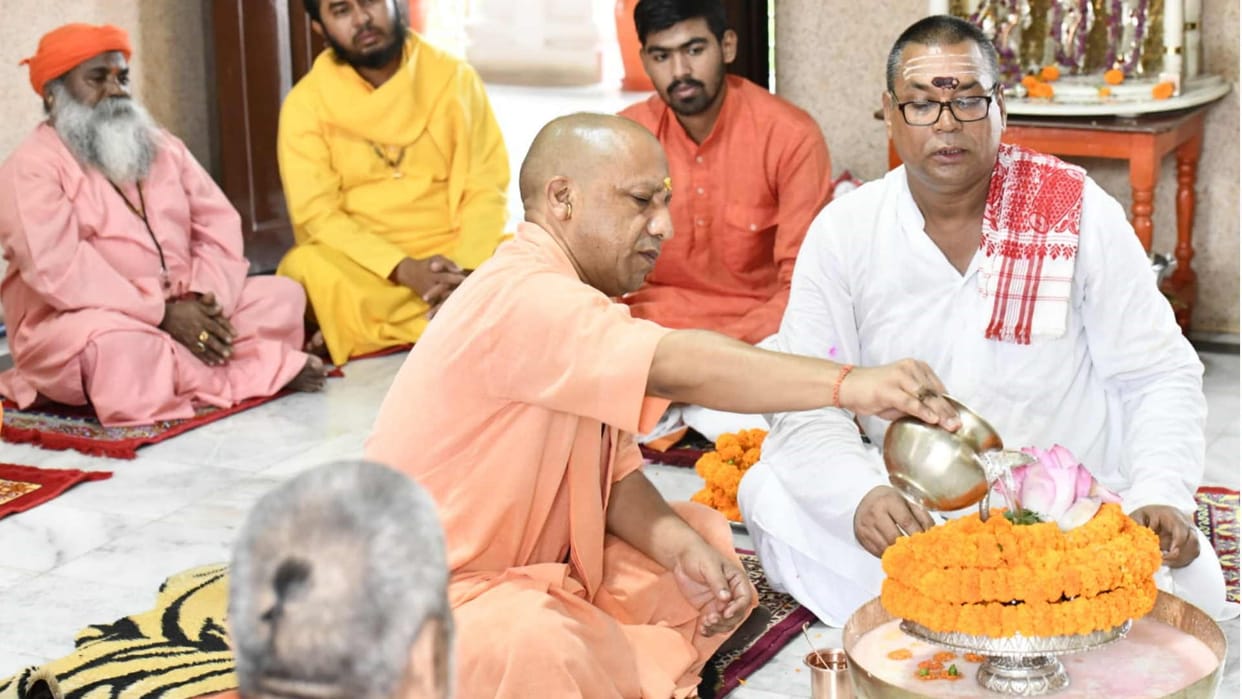 Sawan 2023 CM Yogi did Rudrabhishek in gorakhnath