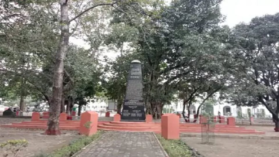 Independence Day 257 freedom fighters hanged on a banyan tree in Bareilly by British