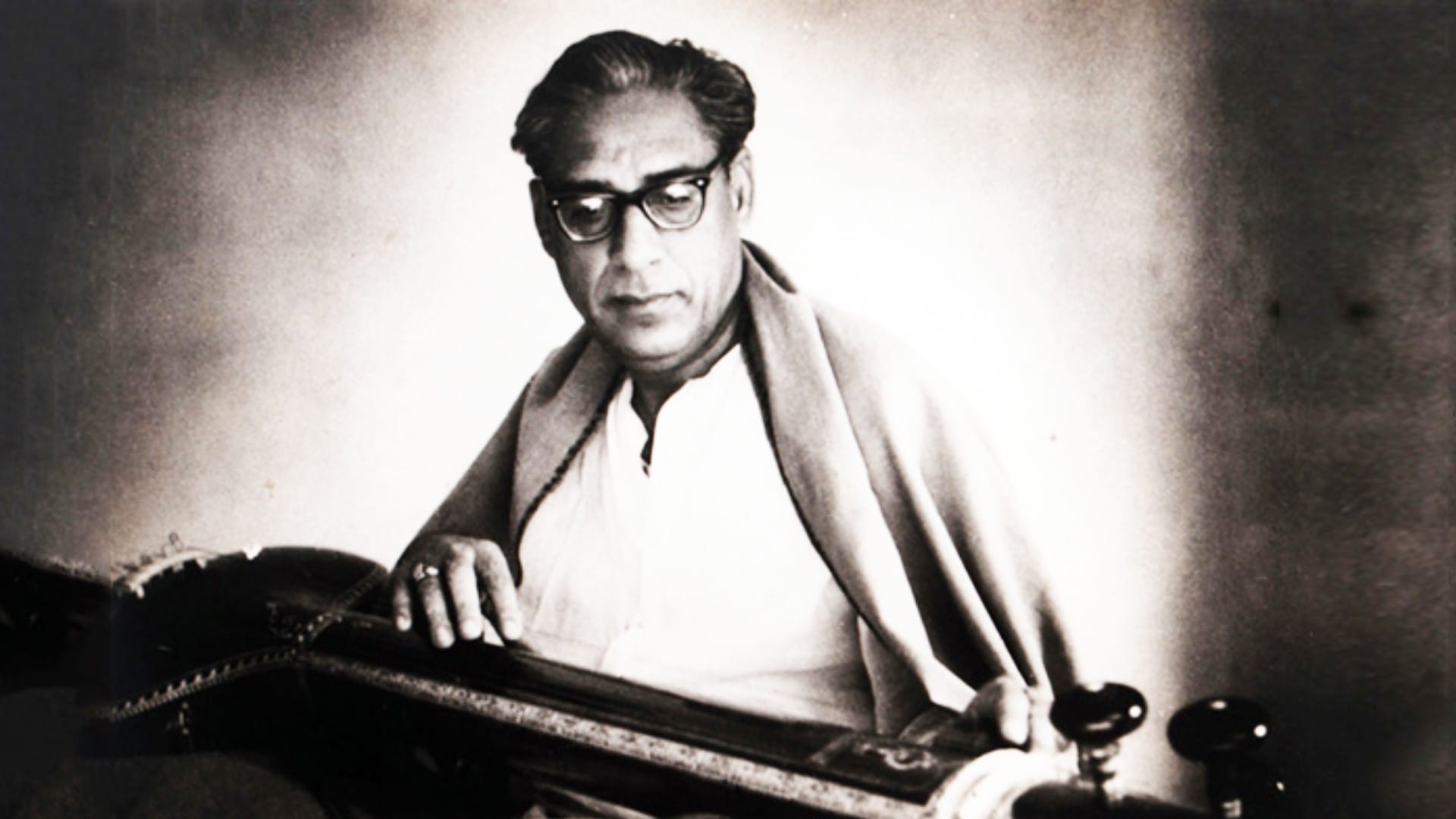 Ustad Amir Khan birth anniversary know unknown facts about Indian vocalist founder of Indore gharana his songs